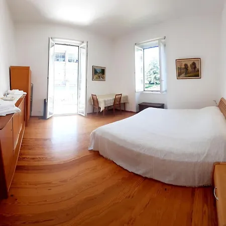 Ampie Casa de hóspedes *